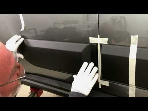 Видео: Установка накладок (молдингов) на двери для Рено Дастер 2