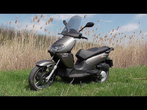 Видео: Максискутер Benelli 250 Ремонт, обзор.