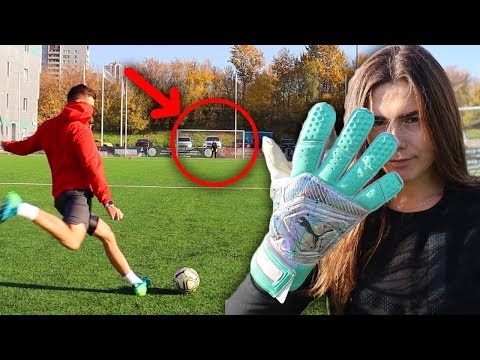 Видео: СМОЖЕТ ДЕВУШКА ОТБИТЬ МОЙ ЛОНГШОТ?