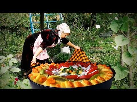 Видео: Вкусный рецепт шашлыка из мяса и овощей в деревне - приготовление сумака