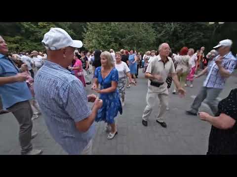 Видео: 7.09.24г..."Бабушки-Старушки"... звучит на танцполе в Гомельском парке...