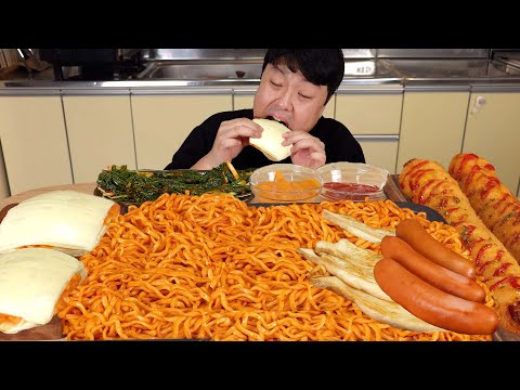 Видео: Мукбанг Домашние колбаски Булдак с курицей, острой лапшой, жареной курицей и сыром. Булдак.