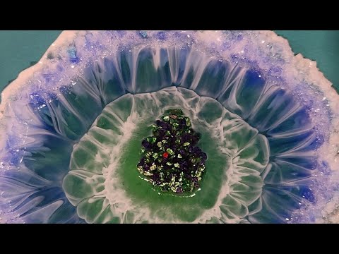 Видео: Снова цветок из перевернутого ларимара, и он достигает пика цветения! #эпоксиднаясмола #искусство...