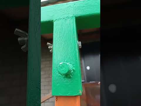 Видео: стойка для мотобура, сверлить землю под столбы и сваи, мешать бетон.