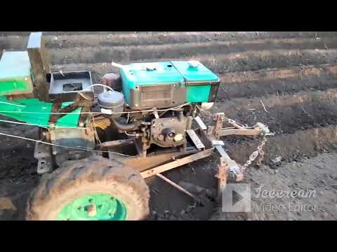 Видео: Нарізання рядків під посадку картоплі мотоблоком зубр.(Експеремен по кріпеню окучників)