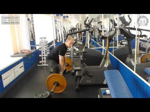 Видео: Становая тяга. Видео. Как справится с загибом спины и не тянуть "горбом"