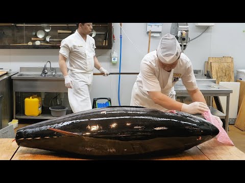 Видео: (Всё это) 200kg ,127kg - процесс разрушения гигантского тунца - корейская кухня.