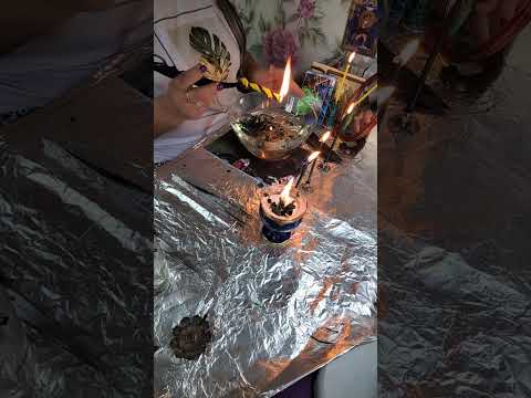 Видео: Чистка на глаза, зуд, песок.