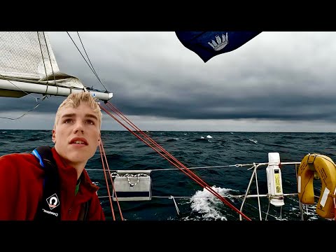 Видео: Пострадал от 30-узлового шквала в Ла-Манше | 18-летний моряк
