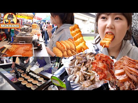 Видео: Мукбанг | Уличная еда на традиционном рынке Йонъин. Хотток, Фишкейк, корн-дог и другие.