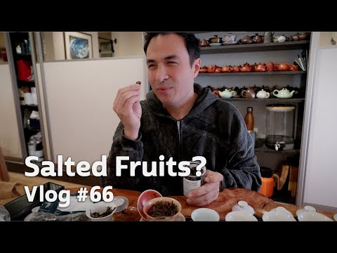 Видео: Я не понимаю эти китайские солёные фрукты — RAW Vlog #66