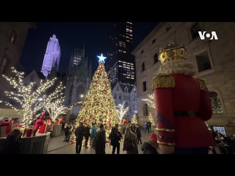 Видео: Празнични прикази на улиците на Њујорк