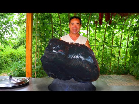 Видео: Черная сковорода с золой готовит огромную коровью печень! Cупер сочная внутри!