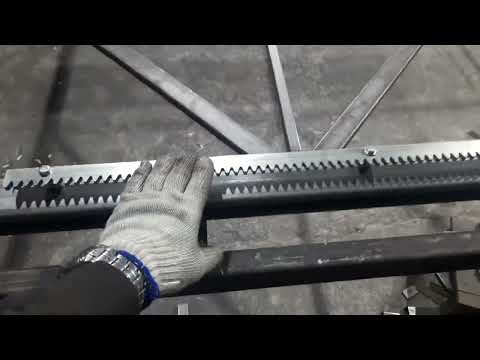 Видео: Зубчатая рейка для откатных ворот, приспособление для сварки.