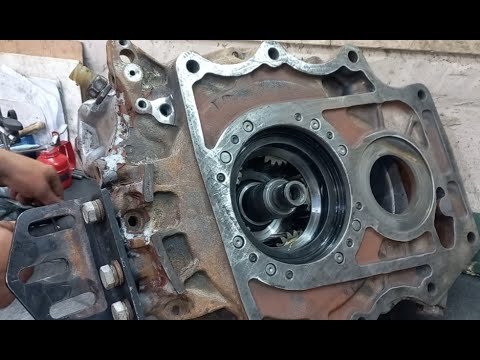 Видео: Выбивает заднюю передача на автомобиле Маз 238.Scania(Скания)