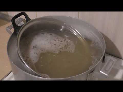 Видео: Как почистить старую кастрюлю/Самый легкий и быстрый способ/ЛАЙФХАК