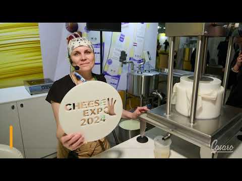 Видео: Мастер-класс Марины Каманиной. Изготовление твердого сыра по типу швейцарского в сыроварне CASARO.