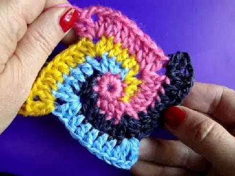 Видео: Вязание крючком  Урок 224 Спираль Crochet Spiral square motif