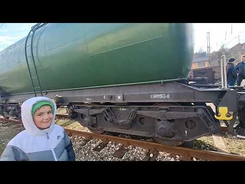 Видео: На централна гара Перник Разпределителна част 95 и парен Локомотив Баба Меца