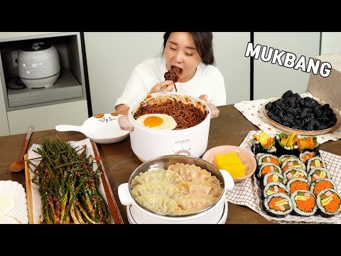 Видео: Домашняя кимчи из зелёного лука, Джапагетти, манду и кимбап-фиеста! Мукбанг & влог 🍜💬