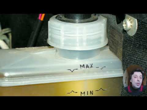 Видео: Сколько тормозной жидкости нужно для замены