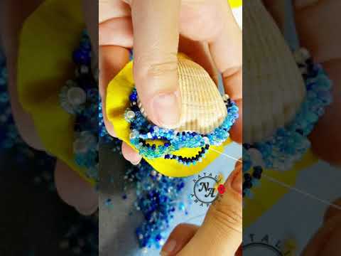 Видео: оплетаю обычную ракушку бисером