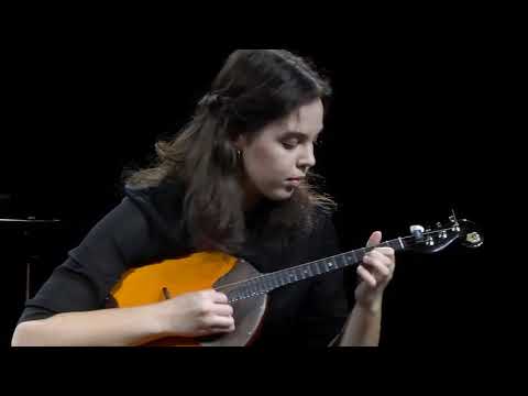 Видео: А. Цыганков. Белолица-круглолица.  Исп. Софья Кириллова (домра малая).