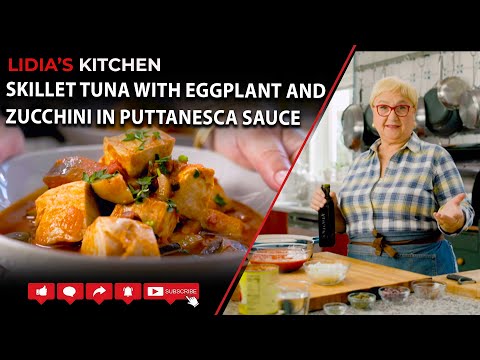Видео: Тунец на сковороде с баклажанами и цуккини в соусе путтанеска