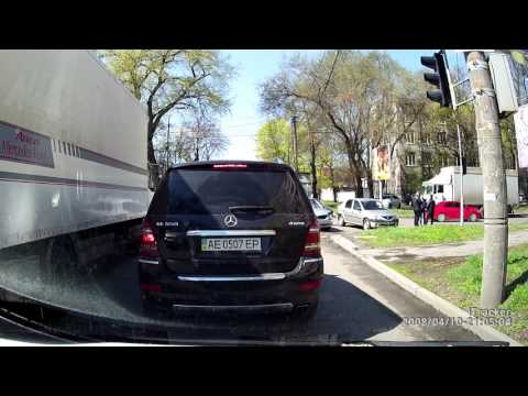 Видео: ДТП Днепр перекресток Свердлова и Шмидта 12.04.2017 13:00