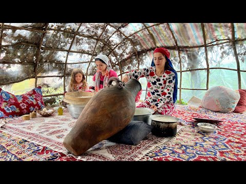Видео: Кочевая семья! Выпекаем хлеб со свежим молоком, готовим молочный рисовый суп