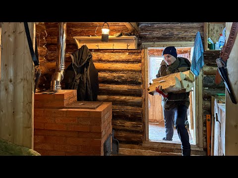 Видео: БЫТ В ТАЕЖНОЙ ИЗБЕ! РЕМОНТИРУЕМ ДЫМОХОД У ПЕЧИ