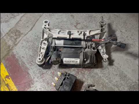 Видео: Диагностика и ремонт пневматической подвески Audi Q7 4L 3.0 TDI