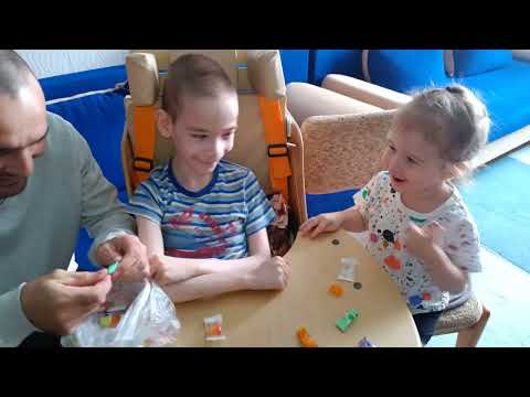 Видео: Даниль с Асель пробует вкусные леденцы и конфеты из КИТАЯ