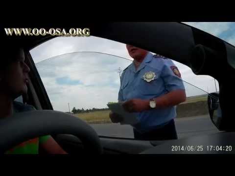 Видео: юрист и тупой мент