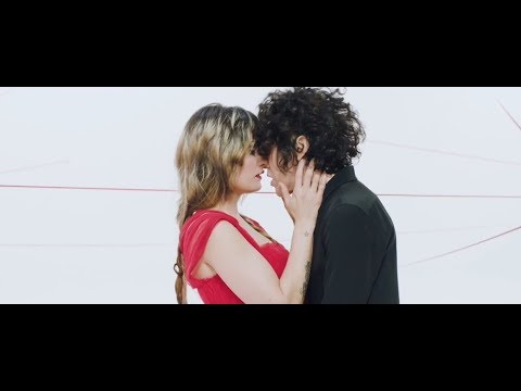 Видео: Однополая любовь Laura Pergolizzi & Lauren Ruth Ward