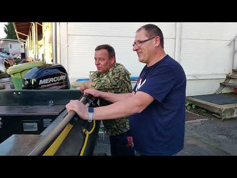 Видео: Лодка из полиэтилена Сивуч 480 оснащенная. Лодочный мотор Mercury F40 под дистанцию.