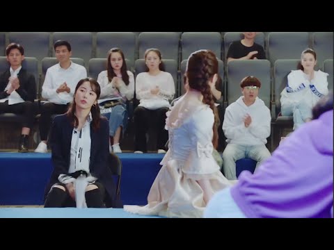 Видео: Девушка, которая считала себя превосходной в актерской игре, посмотрела на Золушку свысока и неожида