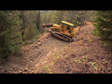 Видео: Как бульдозер Caterpillar D7G преодолевает непроходимые дороги #caterpillar #bulldozer #tractor