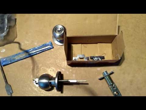 Видео: установка замка в межкомнатную дверь