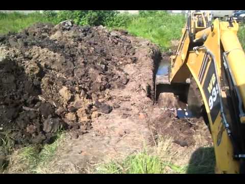 Видео: урок 1 Копаем экскаватором komatsu wb93s-5  video 2015 06 16