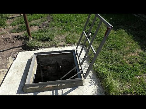 Видео: Как залить плиту и сделать люк на яму самому. Без мастеров.