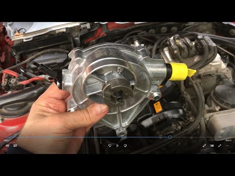 Видео: Замена свечей зажигания и вакуумной помпы BMW n20 на автомобиле BMW