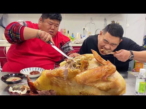 Видео: Купите индейку за 300 юаней, и мартышка жарится три часа!