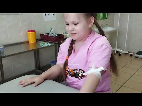 Видео: Берут кровь из вены
