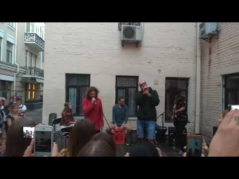 Видео: The Gitas & Андрій Хливнюк "Бумбокс"  -  Тримай мене