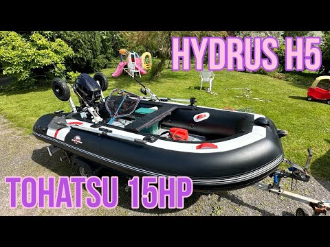 Видео: Обзор лучшего снаряжения для рыбалки сибирской лодкой за 1 год! | Hydrus H5 | Tohatsu 15 л.с. | Р...