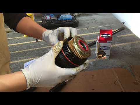 Видео: Замена масла в Toyota Camry 2014 года