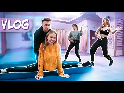 Видео: Кто Лучше Сядет на Шпагат? Маша Подтягивается Без рук!