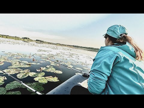 Видео: Риболовля з човна у Кийлові. З дружиною ловимо карася