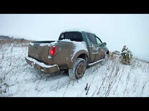 Видео: Нива 2131 против Митсубиси L200 Штурм горы по снегу. Нива наказала L200 #39
